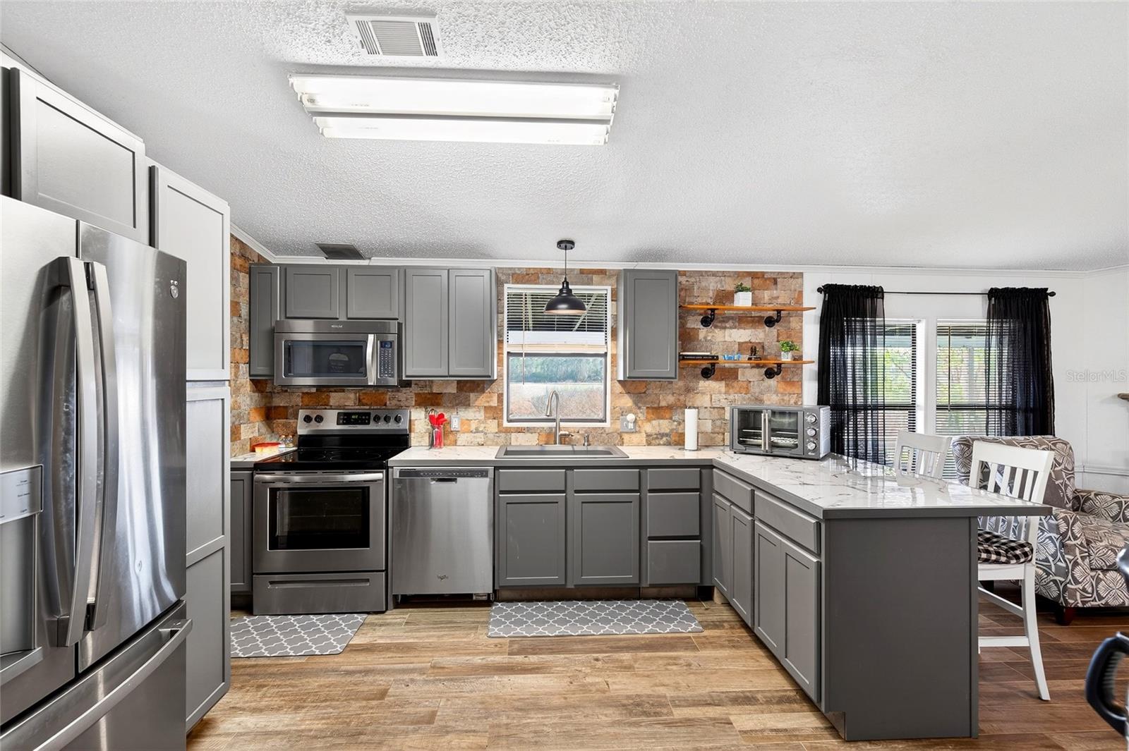 LAKE LYNNE - Residential