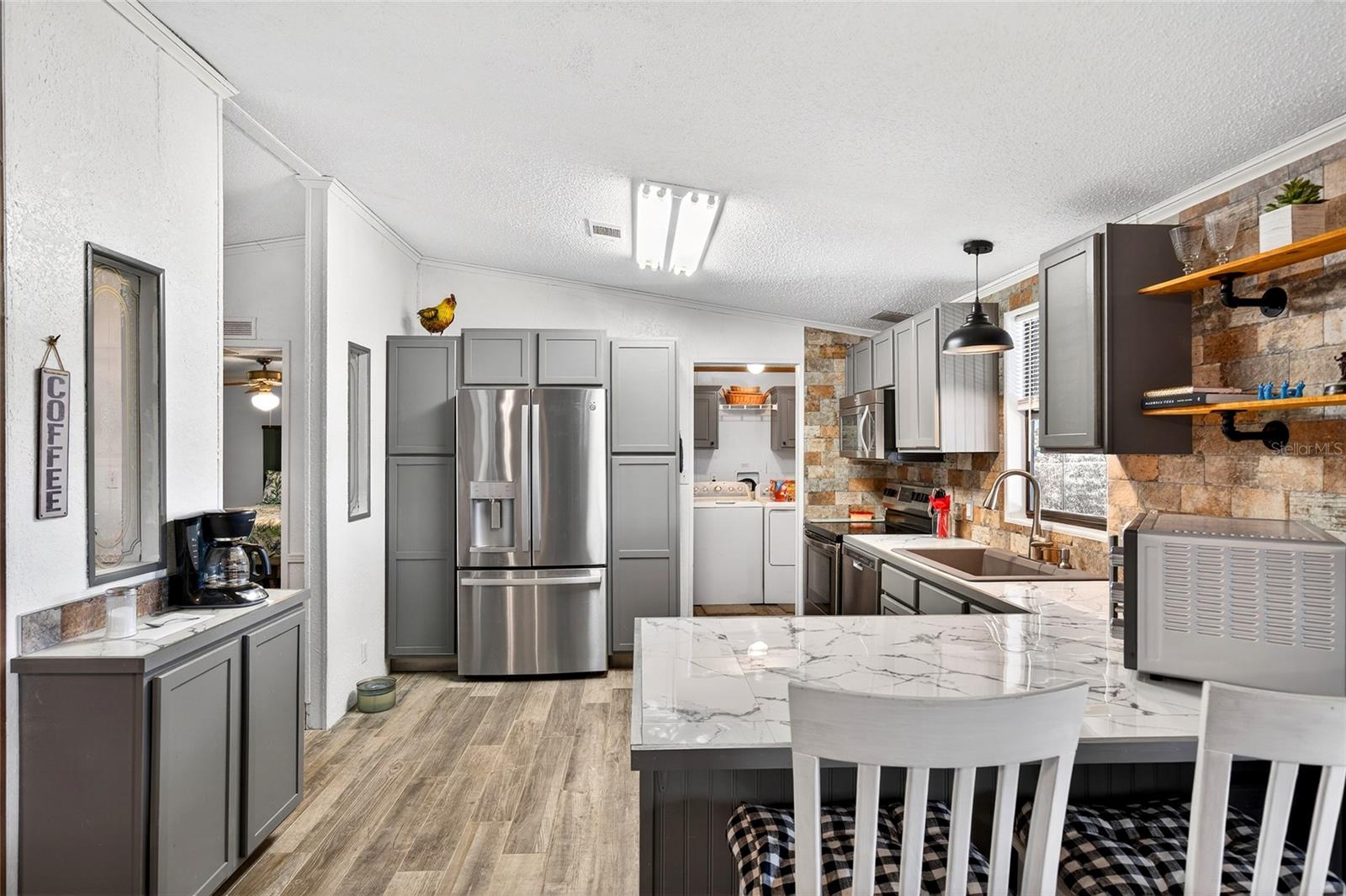 LAKE LYNNE - Residential