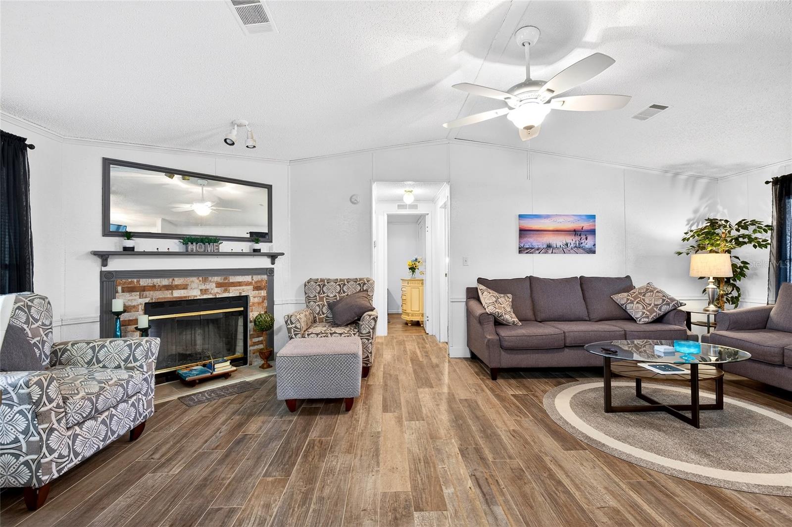 LAKE LYNNE - Residential