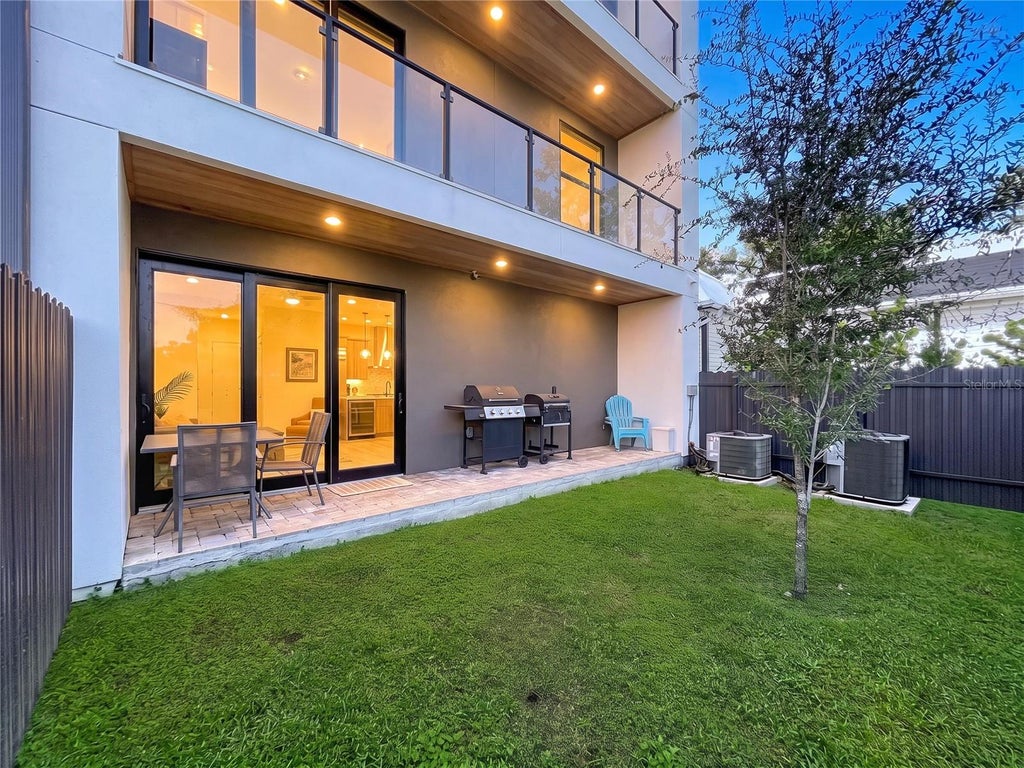 Photo of 101 W Warren Avenue #3, Tampa, FL 33602 (MLS # TB8550656)