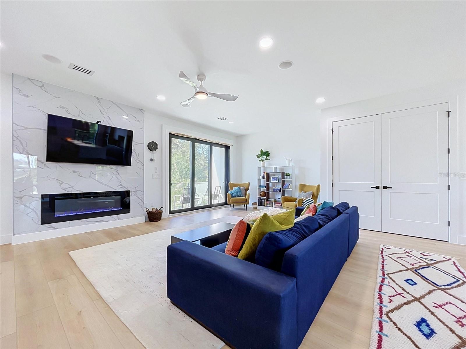 101 W WARREN AVENUE 3