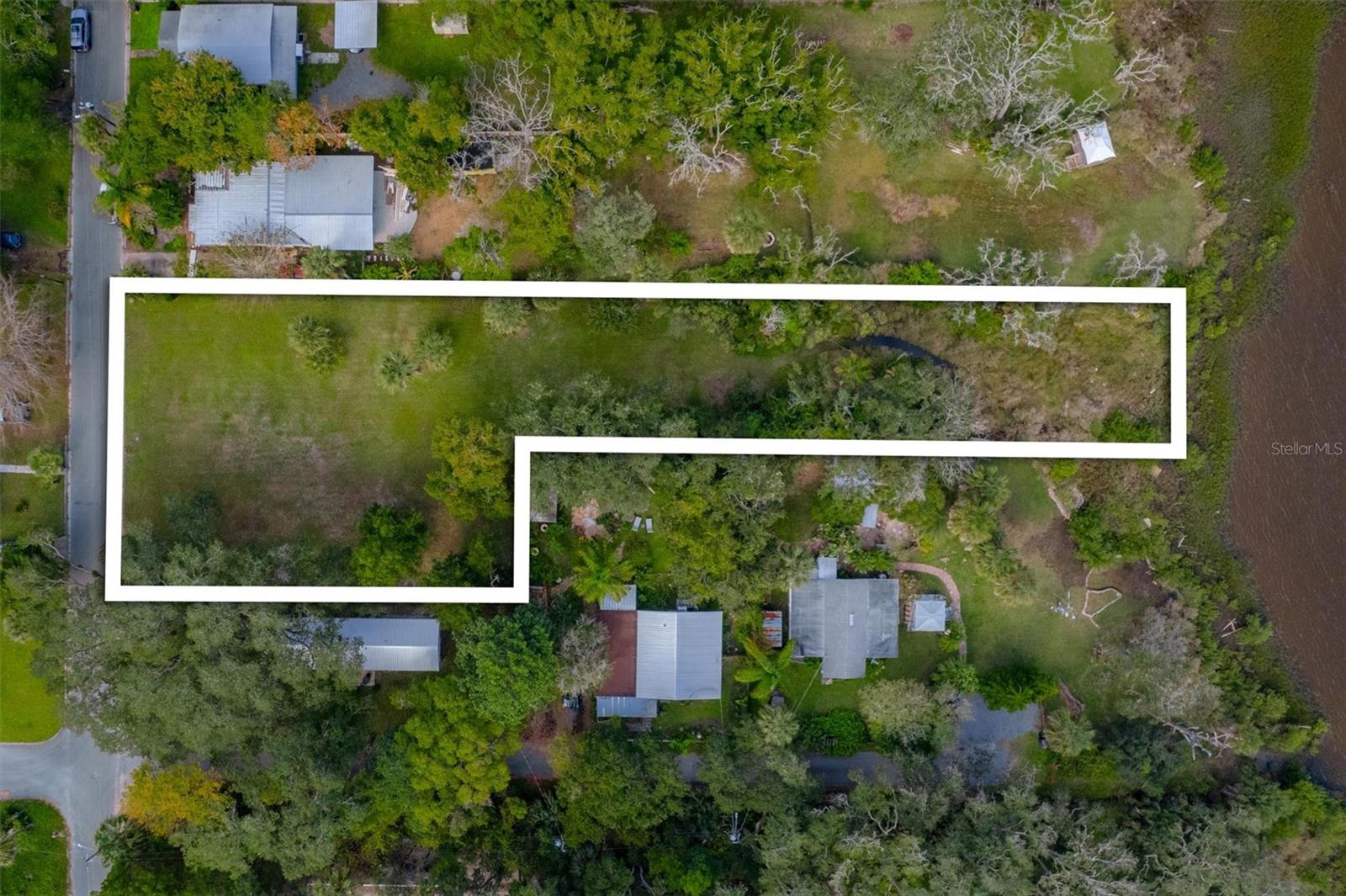 RAVENSWOOD SUB - Land