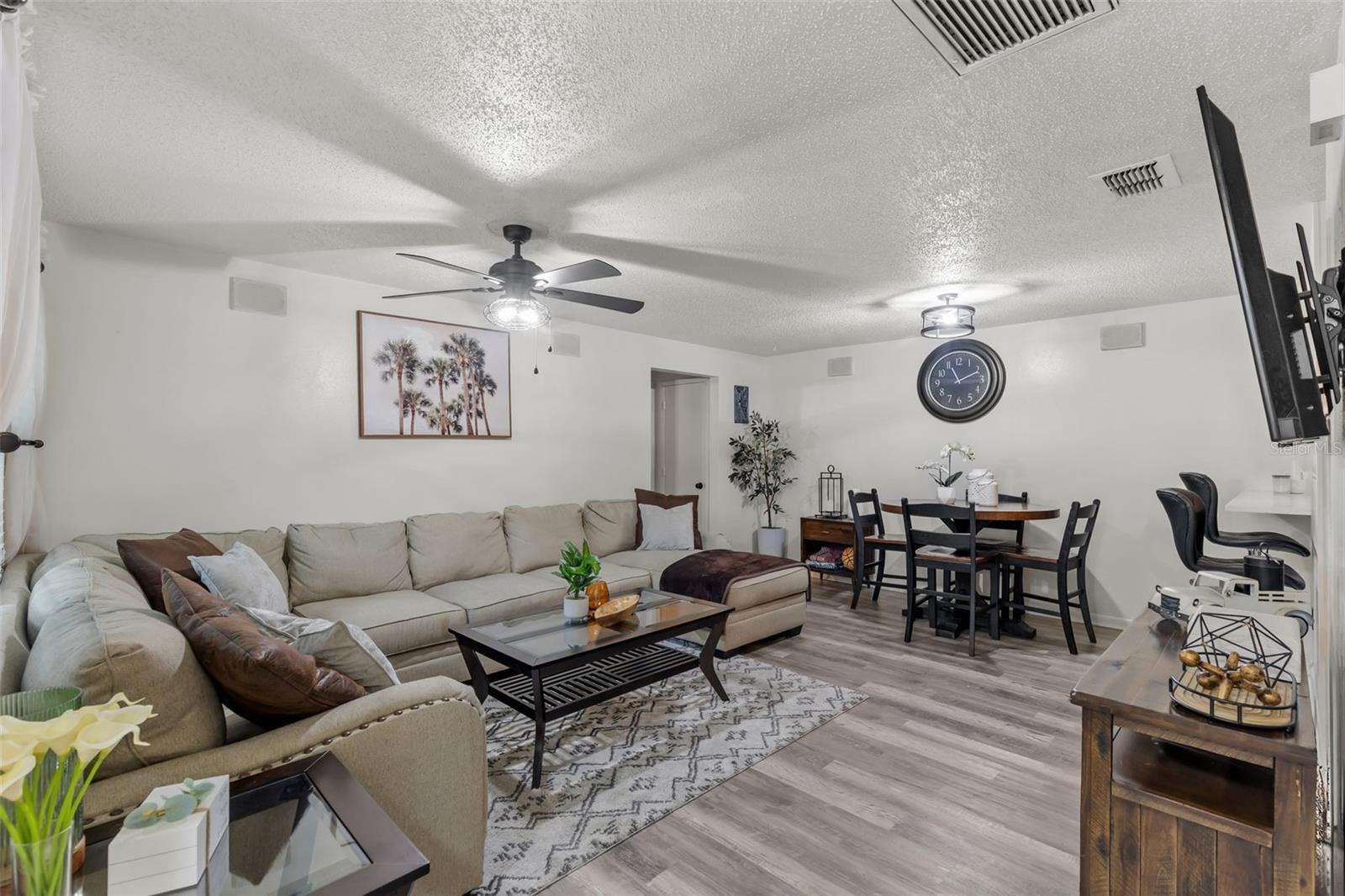 VILLAS OF PINELLAS FARMS CONDO - Residential