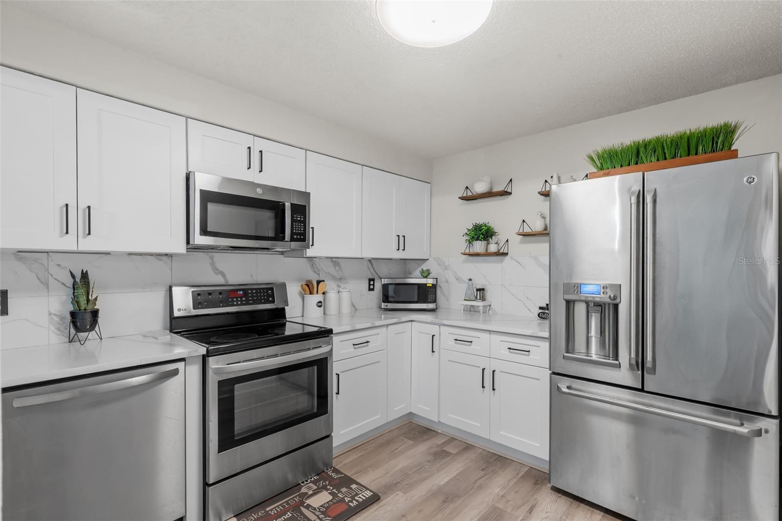 VILLAS OF PINELLAS FARMS CONDO - Residential