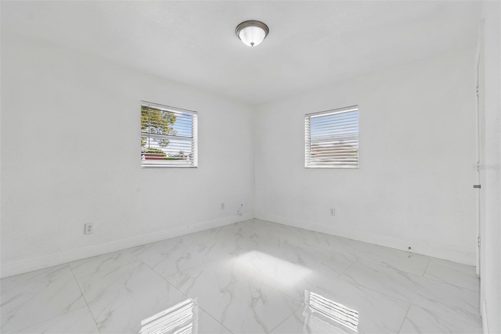 TAMPA SHORES UNIT 7 - Residential