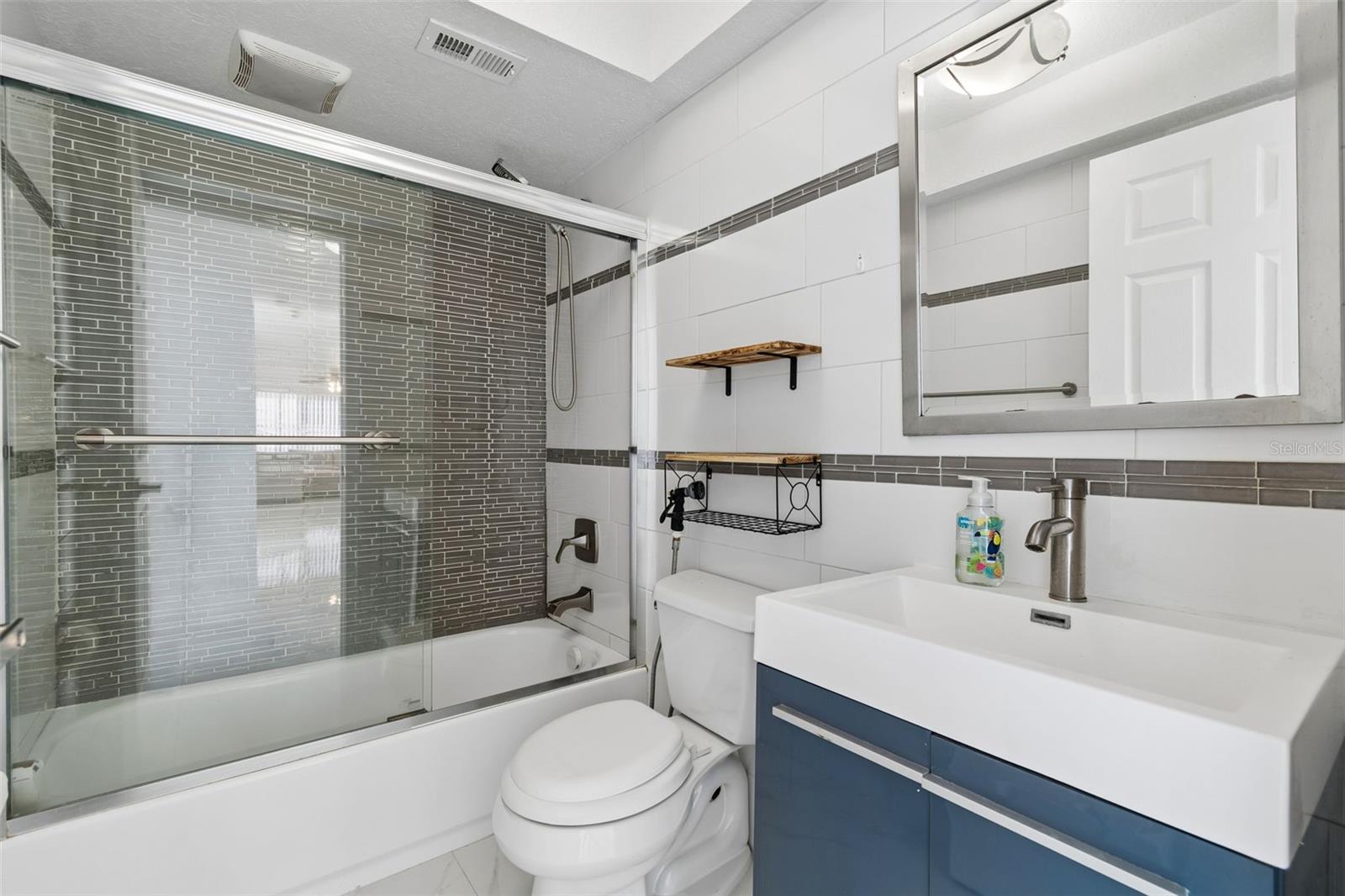 TAMPA SHORES UNIT 7 - Residential