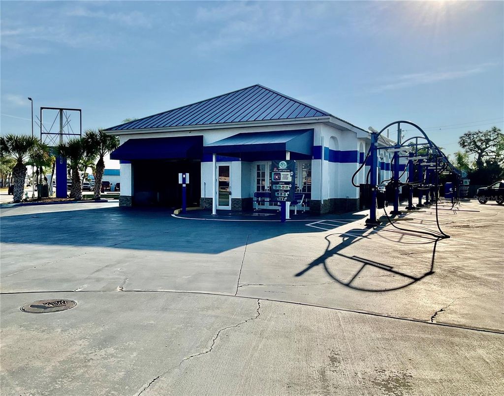 Photo of 2625 S Mccall Road, Englewood, FL 34224 (MLS # D6145060)