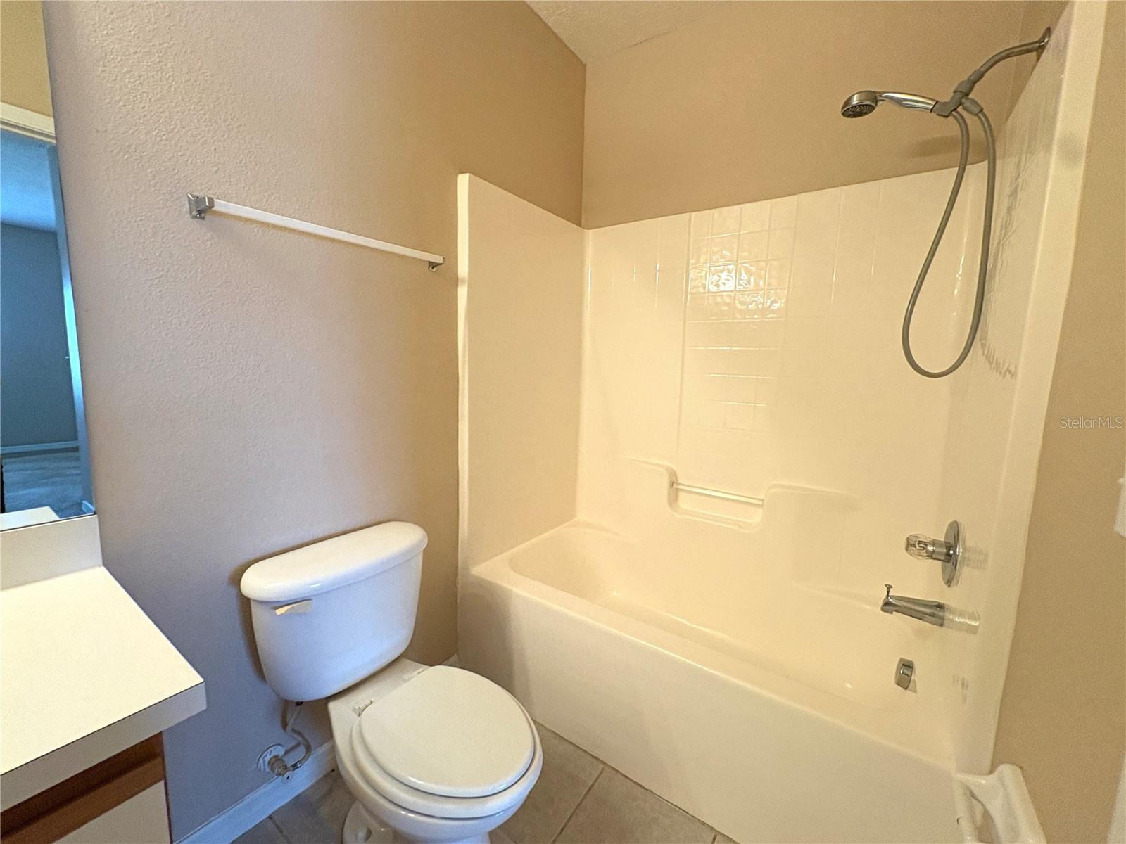 VILLAGES OF BLOOMINGDALE CONDO 03 - Residential Lease