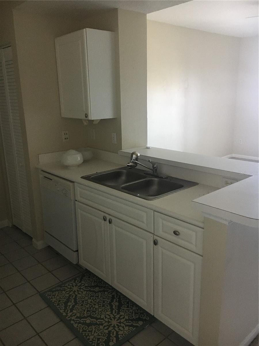 CAPRI/HUNTERS CRK CONDO - Residential Lease