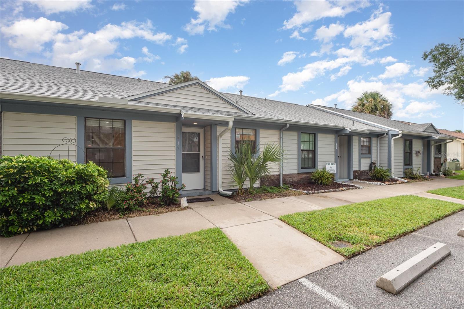 915 FAIRVILLA DRIVE