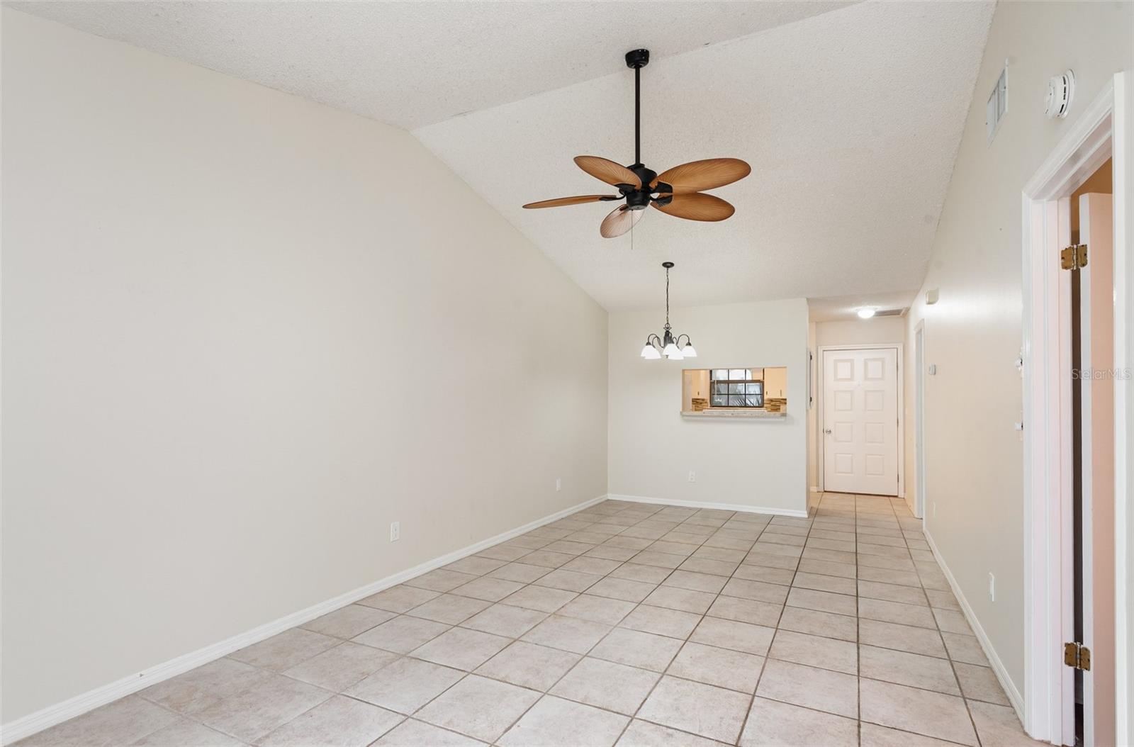 915 FAIRVILLA DRIVE