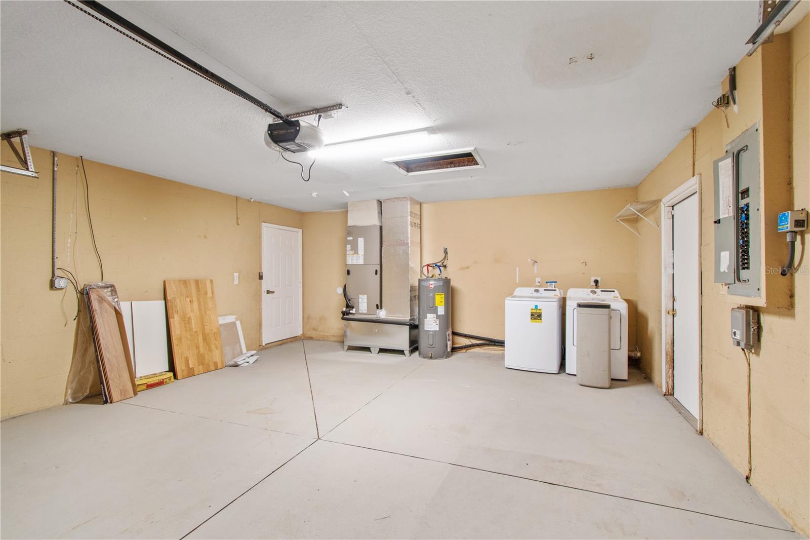 MARION OAKS UN 01 - Residential Lease