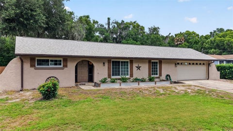 Photo of 1915 Spring Lake Road, Fruitland Park, FL 34731 (MLS # W7886457)