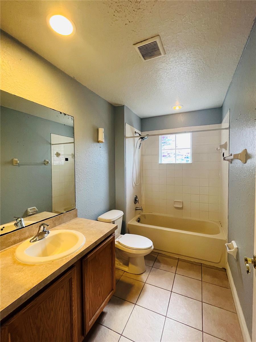 LAGO BUENDIA PH 01 - Residential Lease