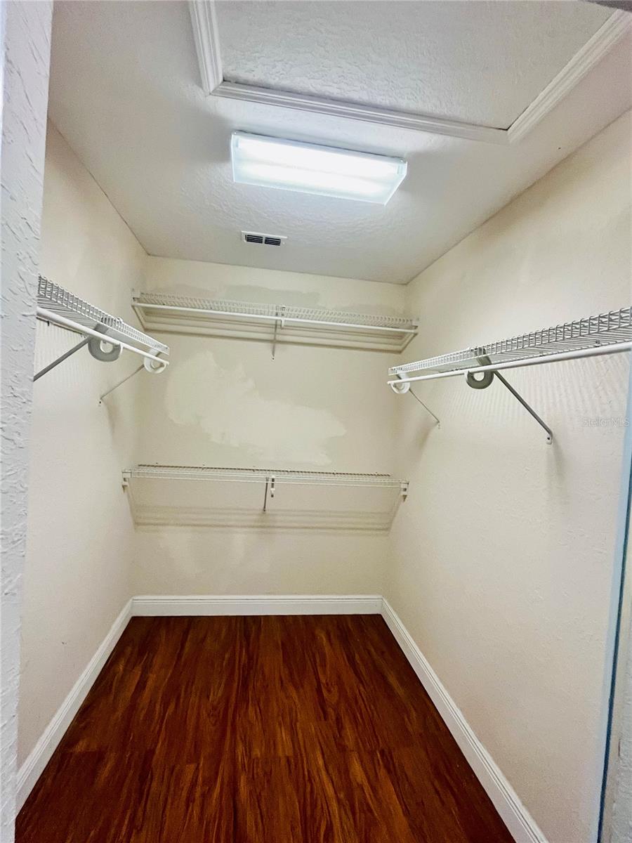 LAGO BUENDIA PH 01 - Residential Lease