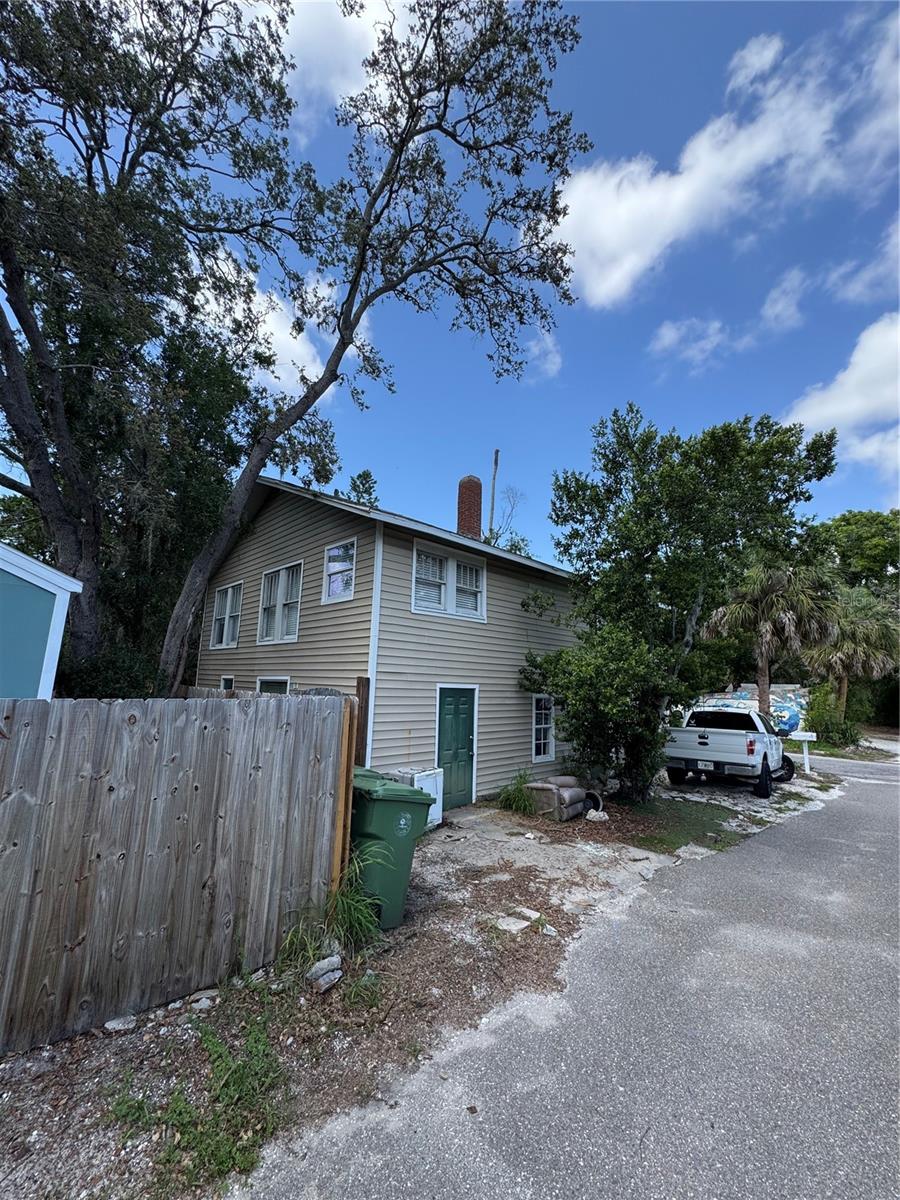 610 21ST STREET W