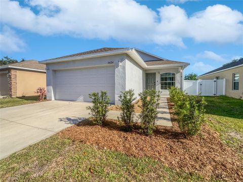 A home in PALMETTO