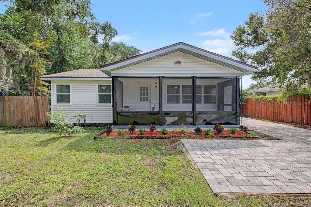 Photo of 1106 W Hiawatha Street, Tampa, FL 33604 (MLS # TB8548457)