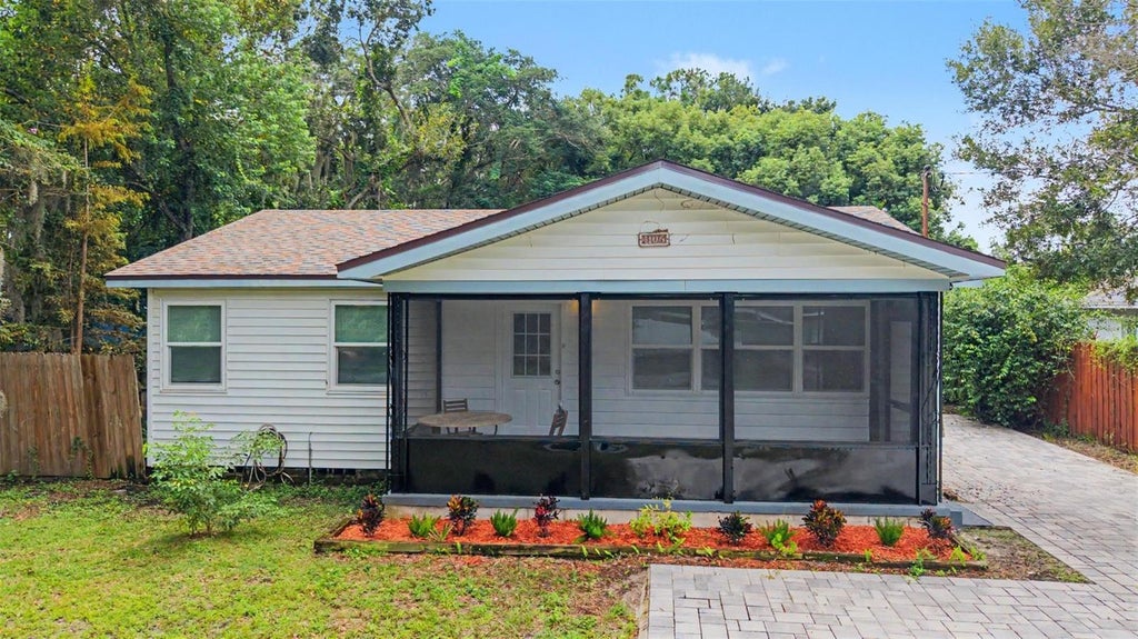 Photo of 1106 W Hiawatha Street, Tampa, FL 33604 (MLS # TB8548457)