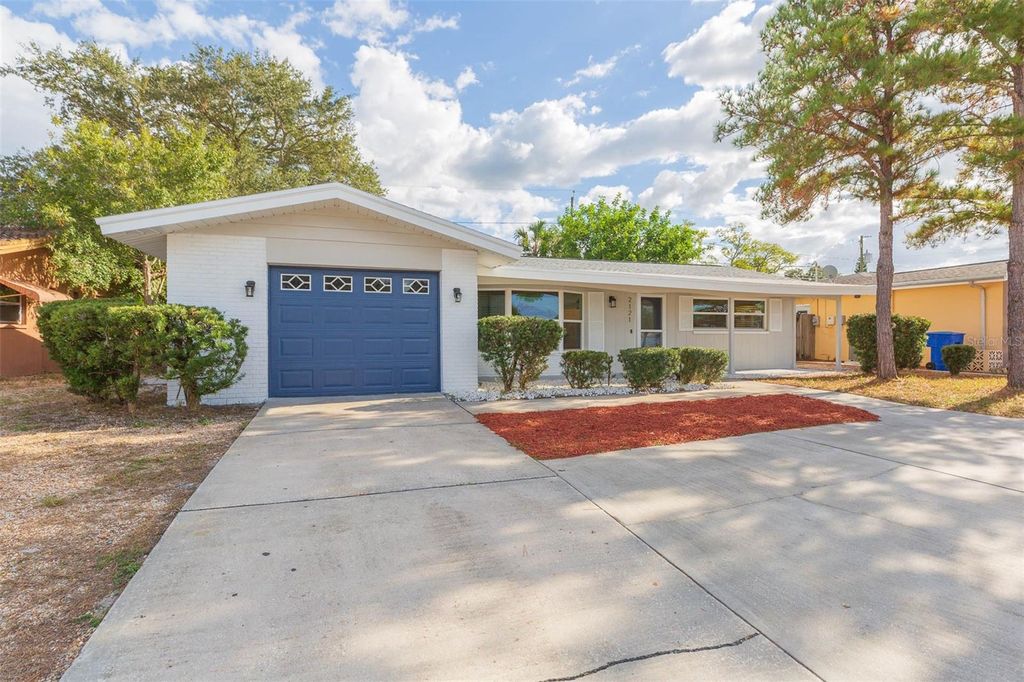 Photo of 2121 Greenbriar Boulevard, Clearwater, FL 33763 (MLS # TB8455316)