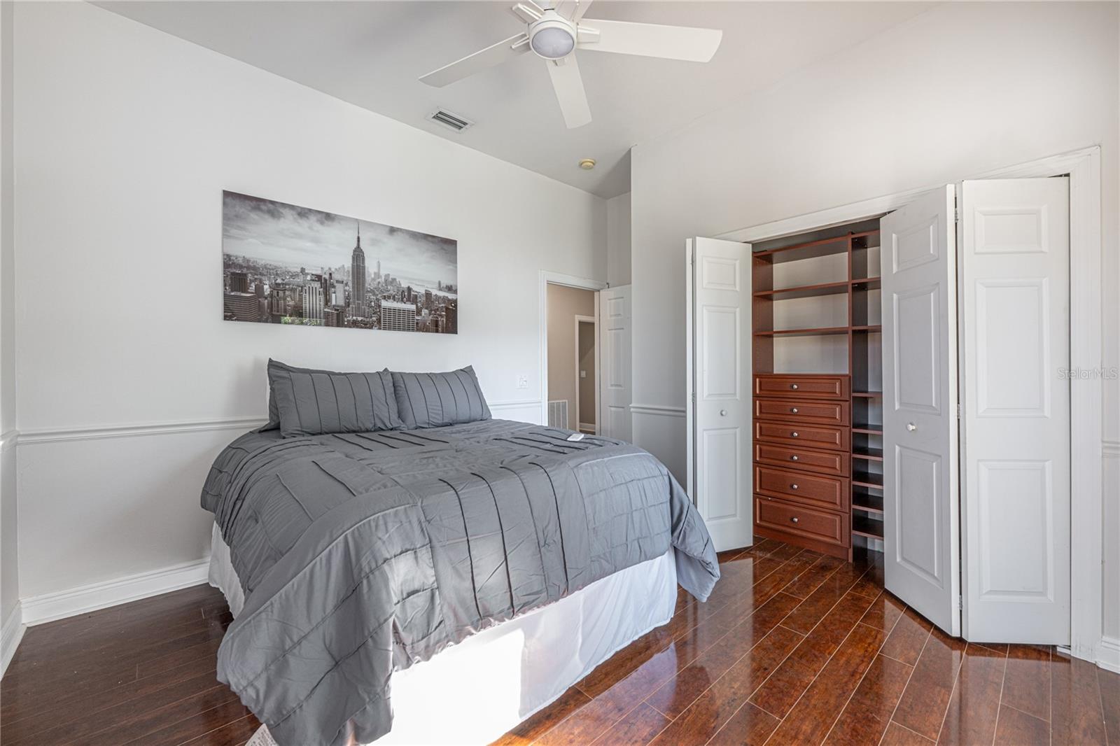 IVANHOE SHORES - Residential