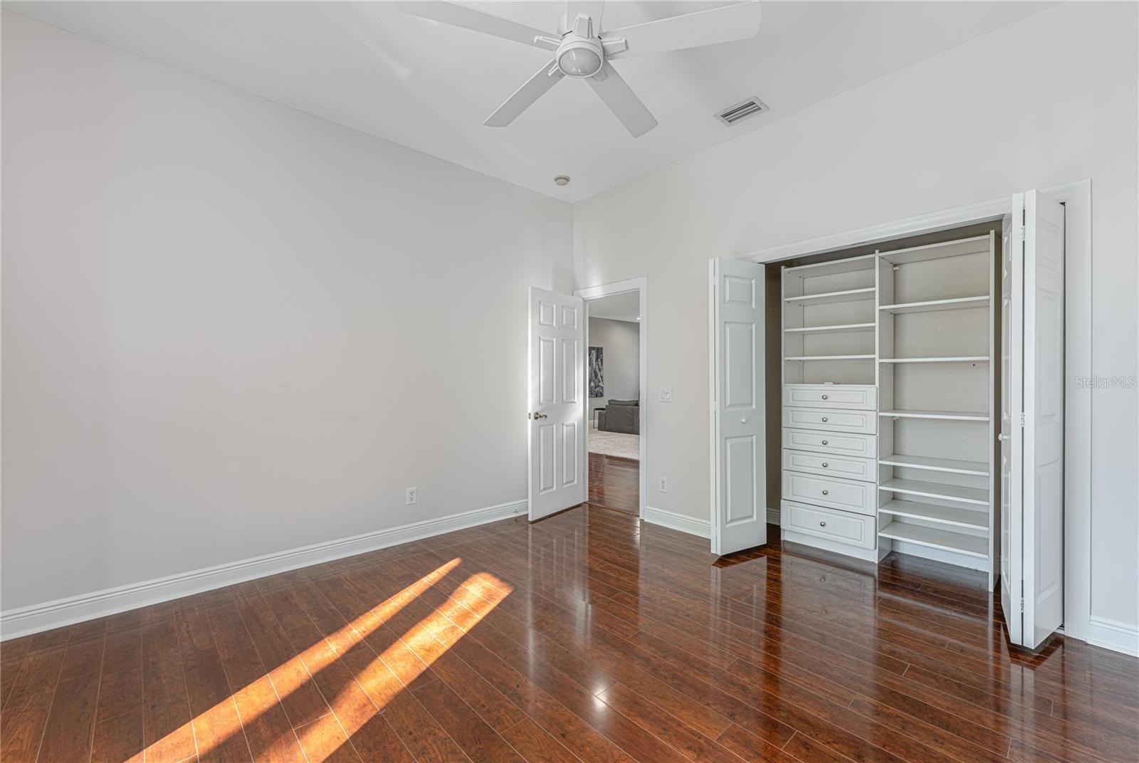 IVANHOE SHORES - Residential