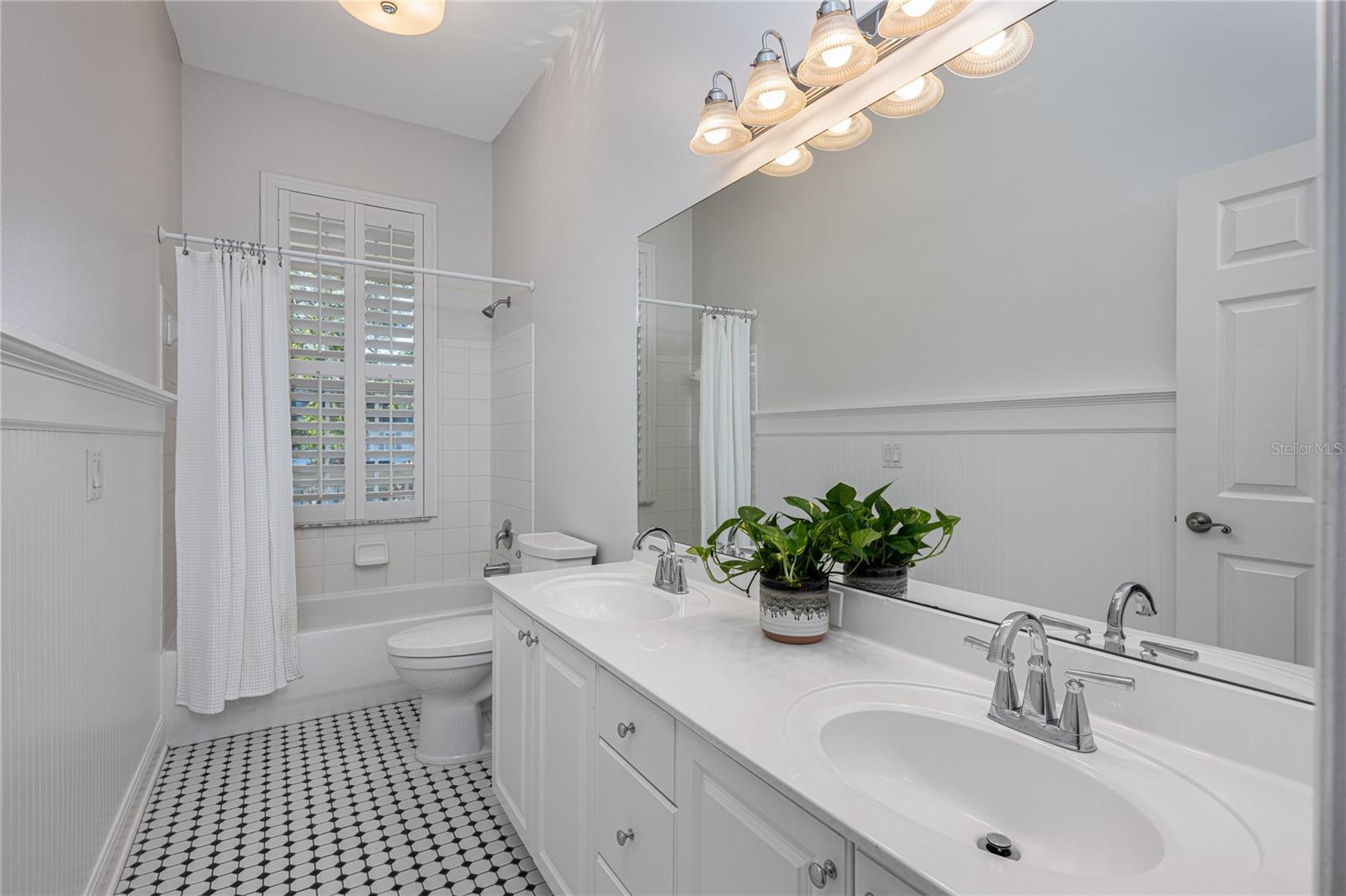 IVANHOE SHORES - Residential