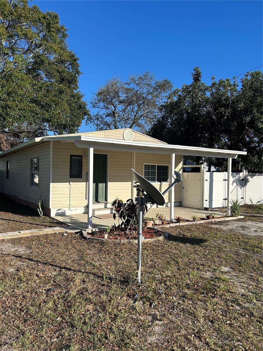2553 BERMUDA STREET