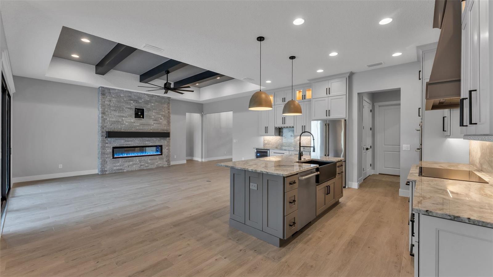 CLIFFSIDE WOODS - Residential