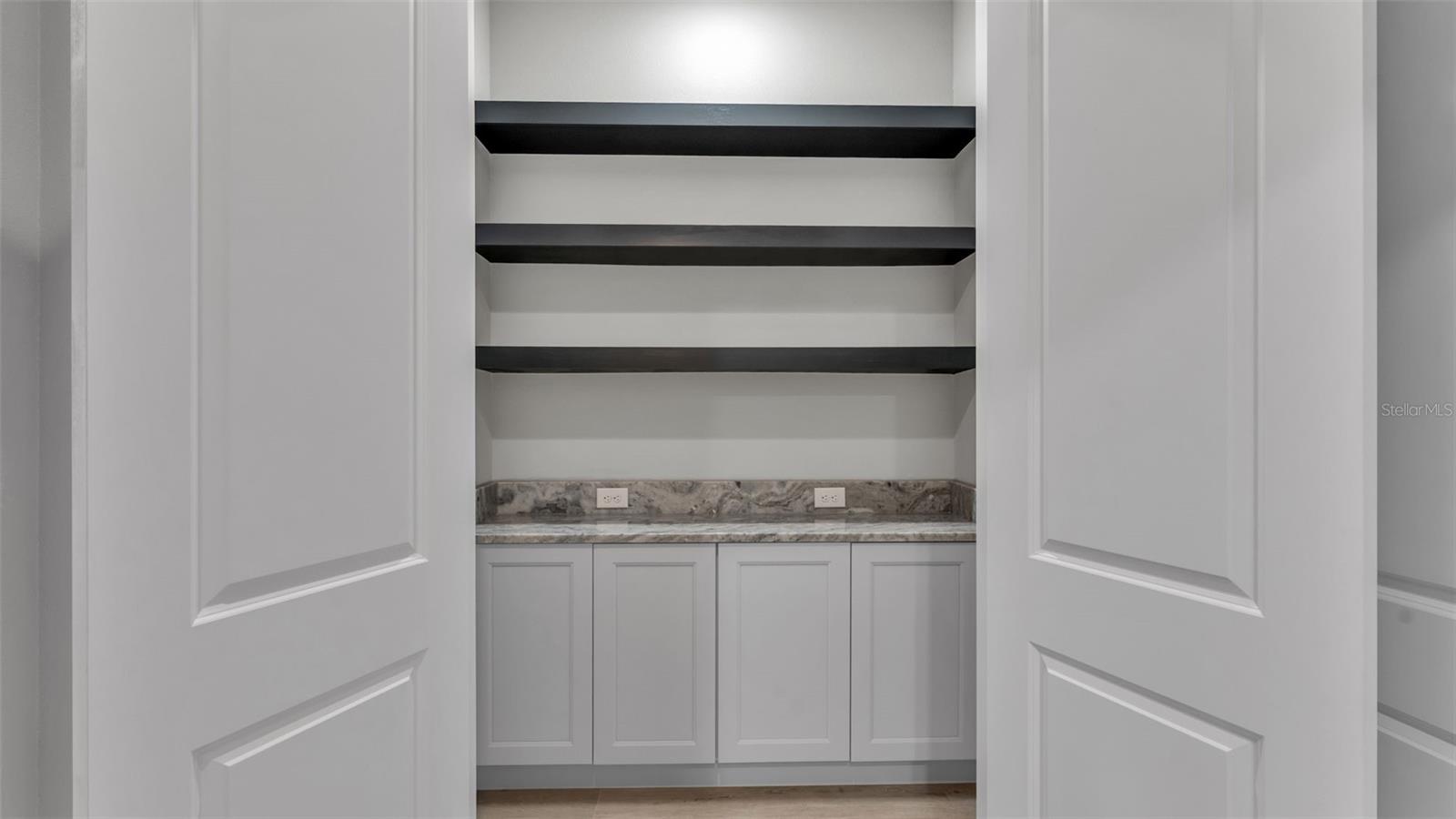 CLIFFSIDE WOODS - Residential