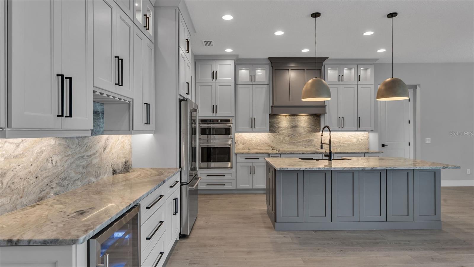 CLIFFSIDE WOODS - Residential