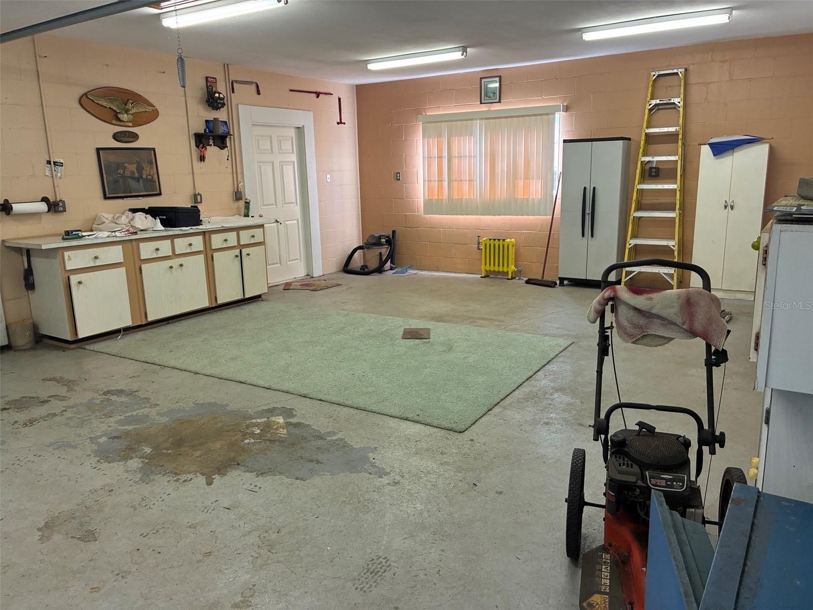 WEST VIEW LAWN - Residential