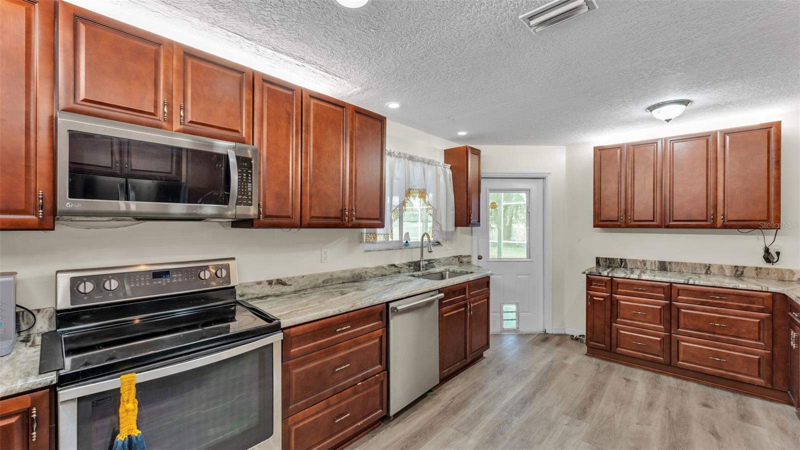 SHERWOOD LAKES - Residential