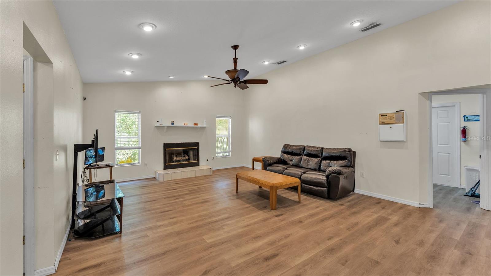 SHERWOOD LAKES - Residential