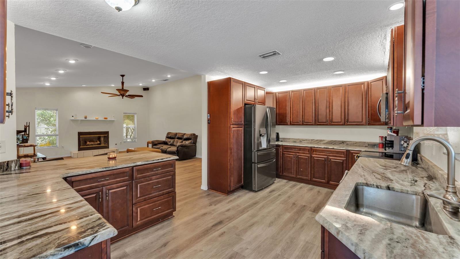 SHERWOOD LAKES - Residential