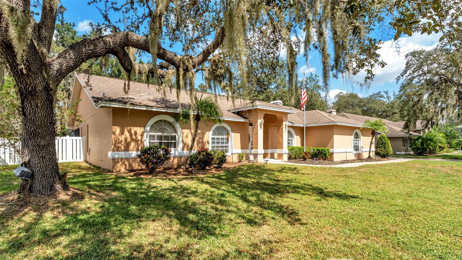 SHERWOOD LAKES - Residential