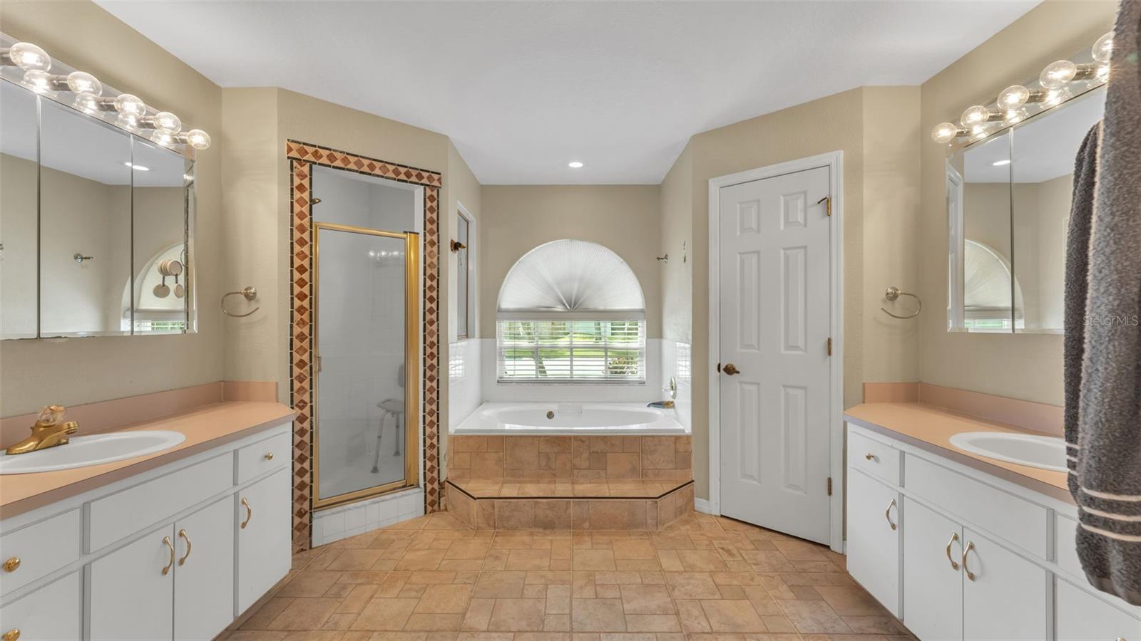 SHERWOOD LAKES - Residential