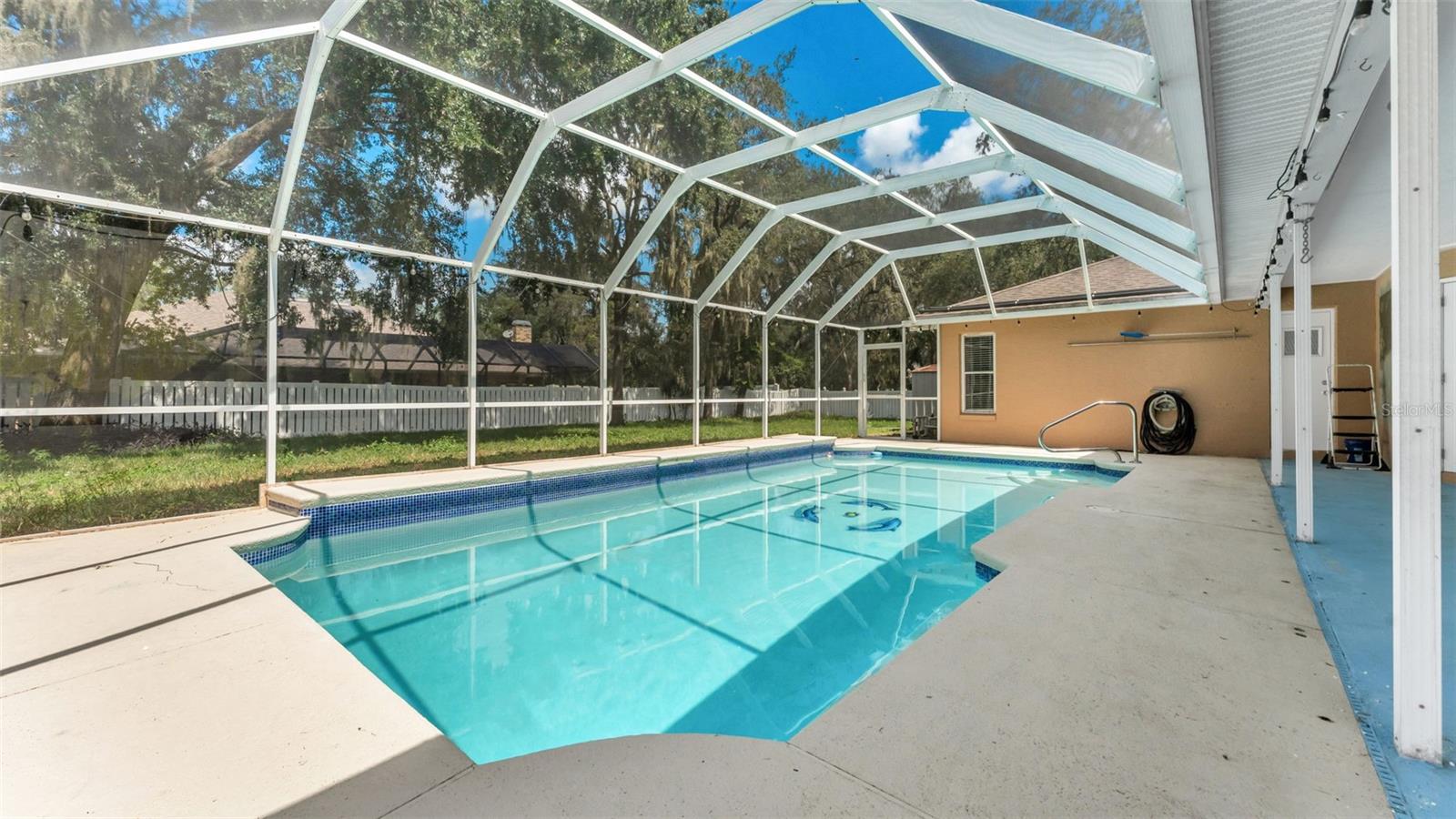 SHERWOOD LAKES - Residential
