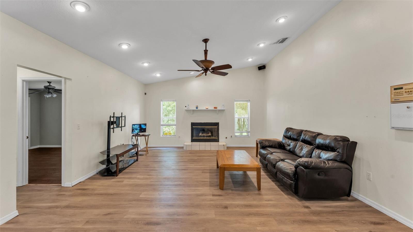 SHERWOOD LAKES - Residential