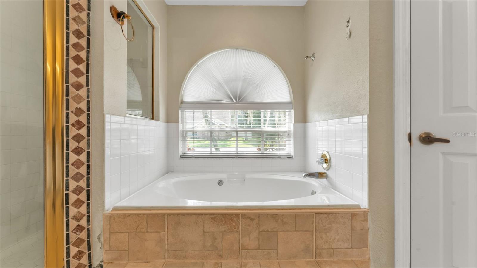 SHERWOOD LAKES - Residential