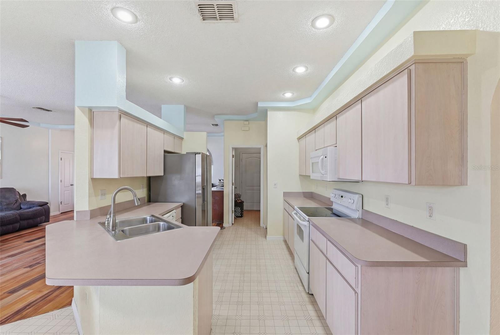 SPRING HILL - Residential