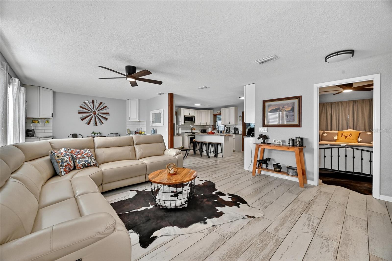 SUNSHINE RANCHETTES - Residential