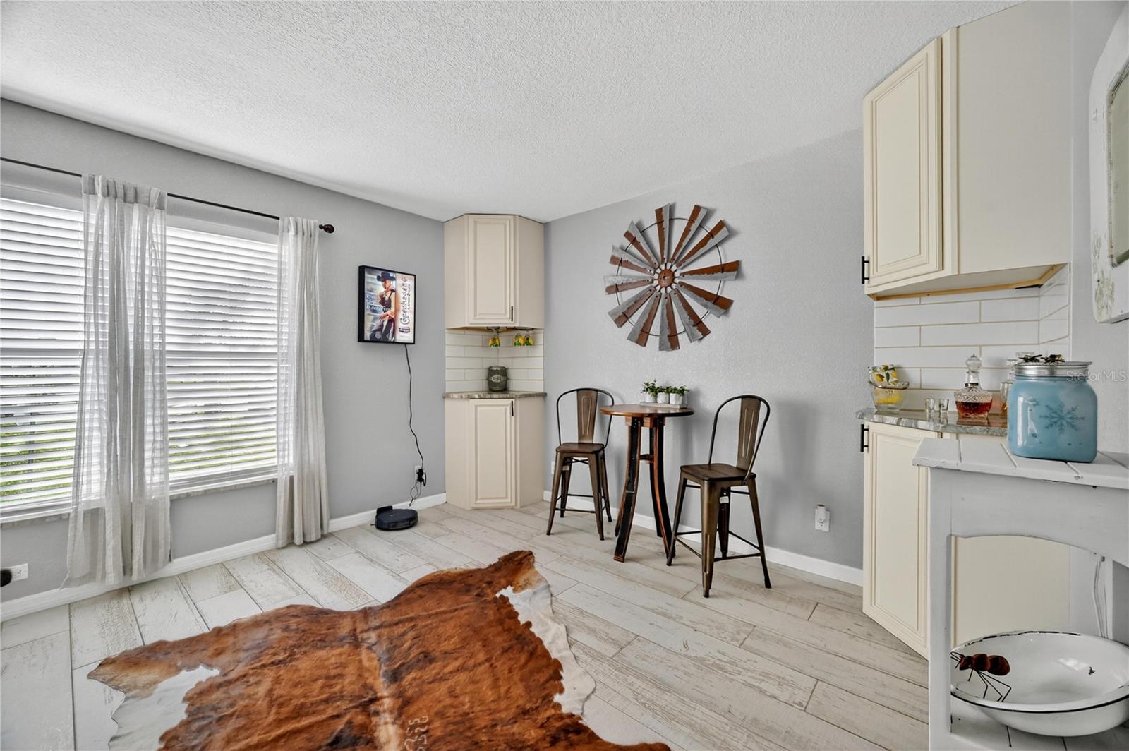 SUNSHINE RANCHETTES - Residential