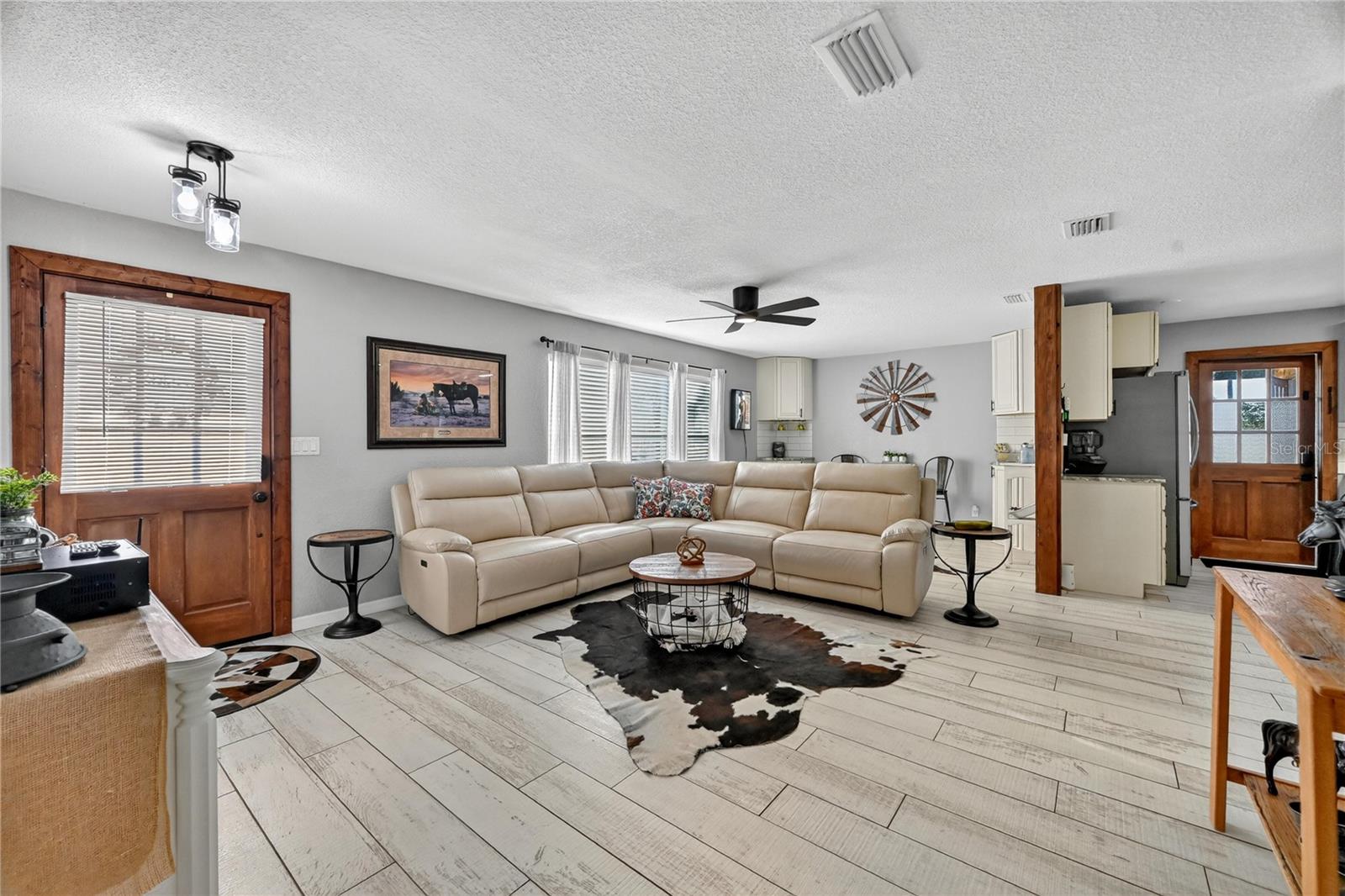 SUNSHINE RANCHETTES - Residential