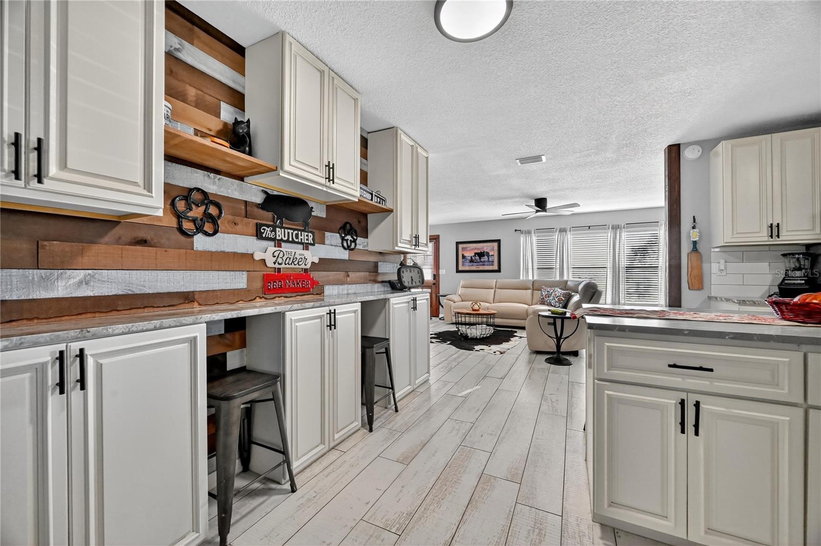 SUNSHINE RANCHETTES - Residential