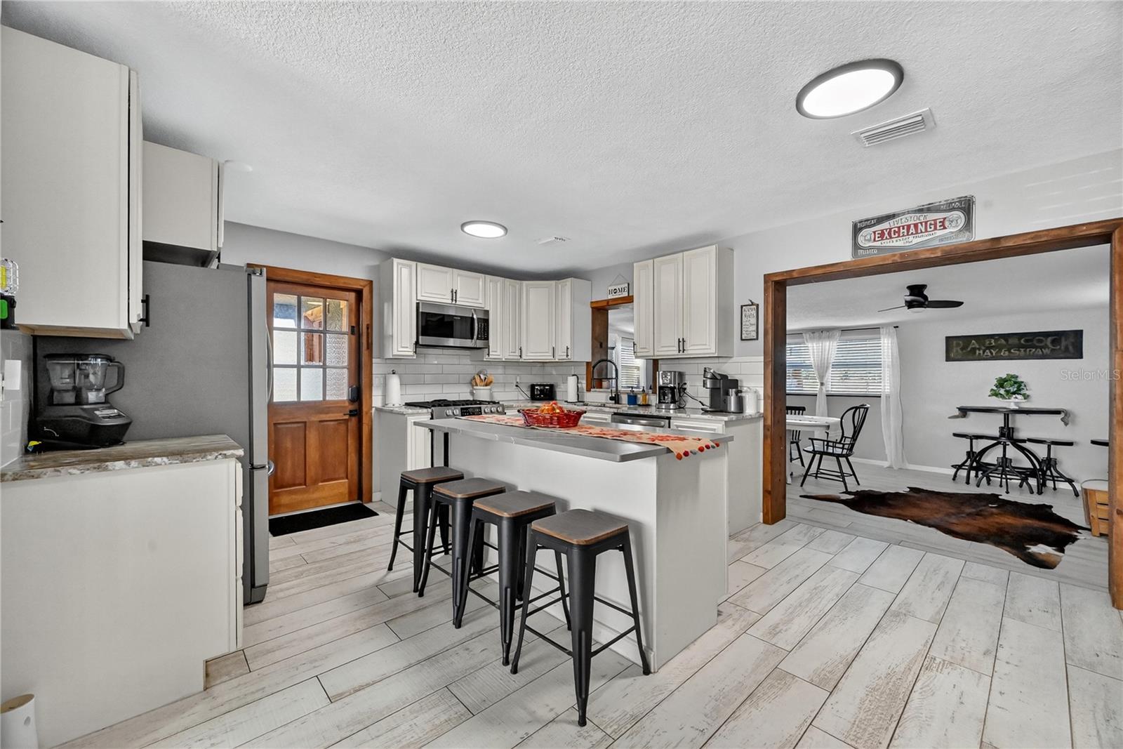 SUNSHINE RANCHETTES - Residential