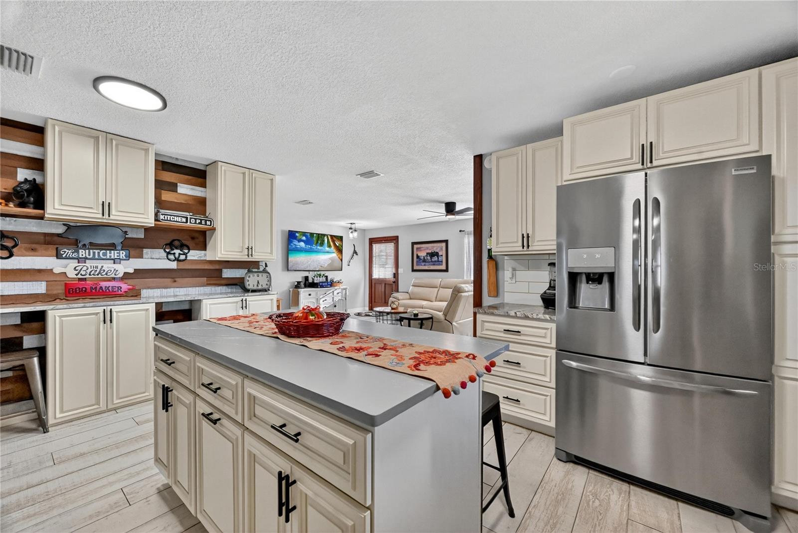 SUNSHINE RANCHETTES - Residential