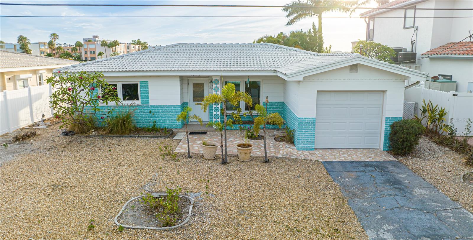 PASADENA SHORES - Residential