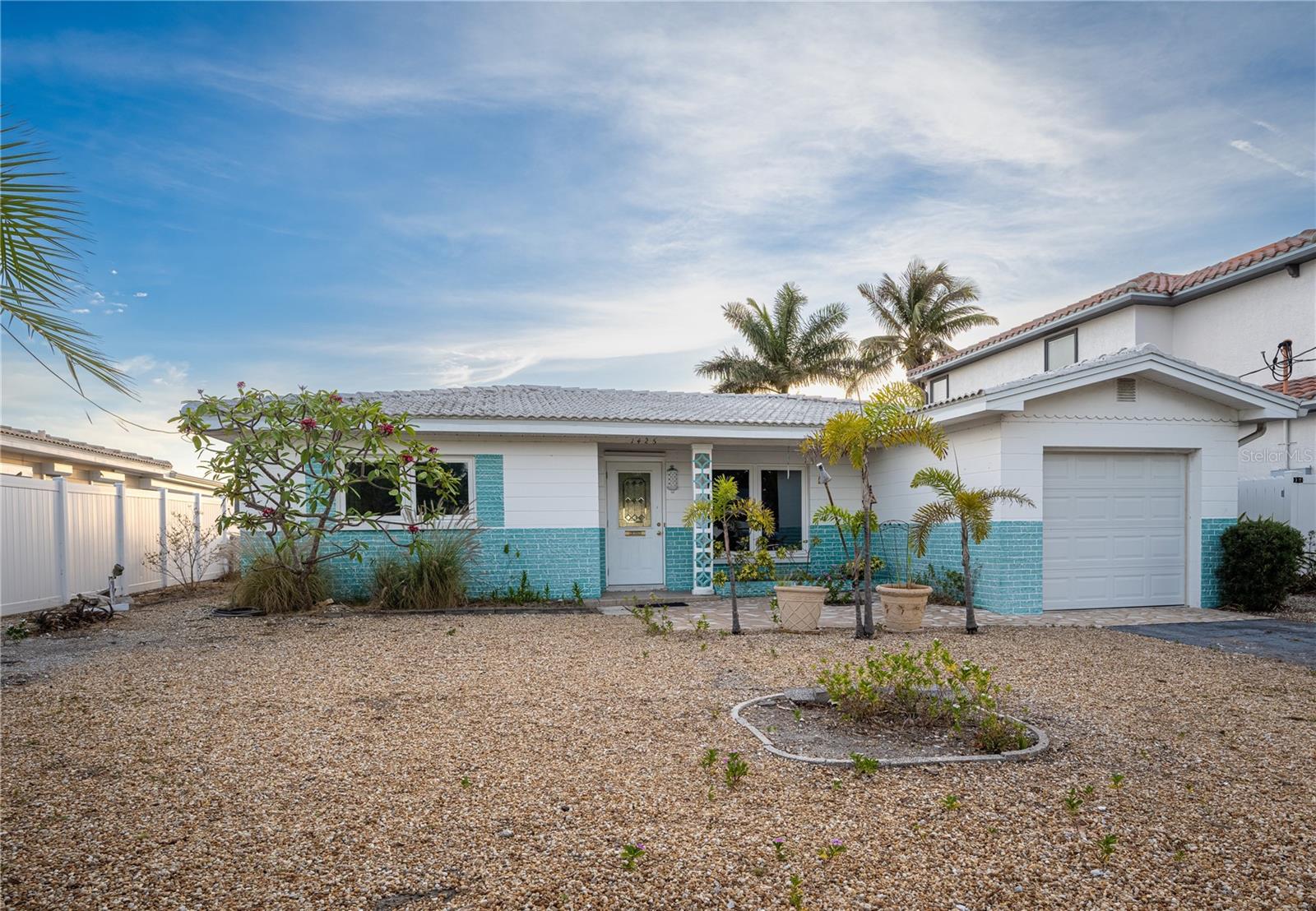 PASADENA SHORES - Residential