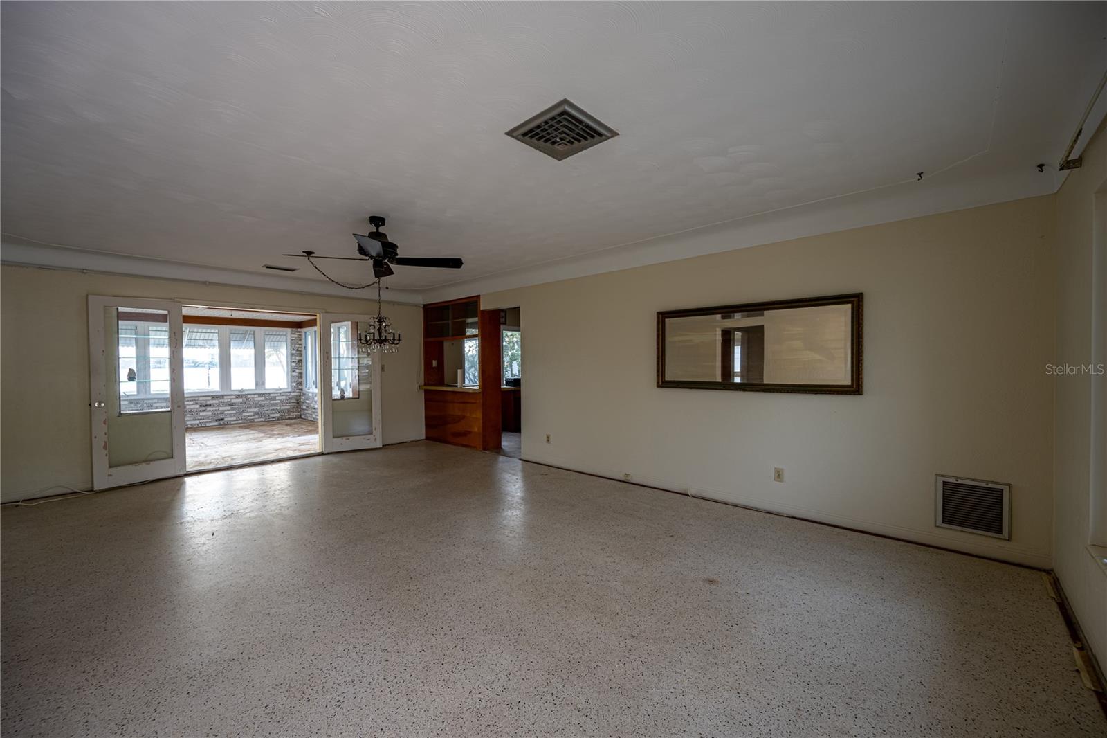 PASADENA SHORES - Residential